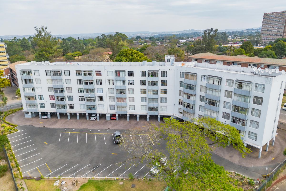 Investment Ready! Modern 1-Bed Flat with 2 Parking Bays - Photo 3