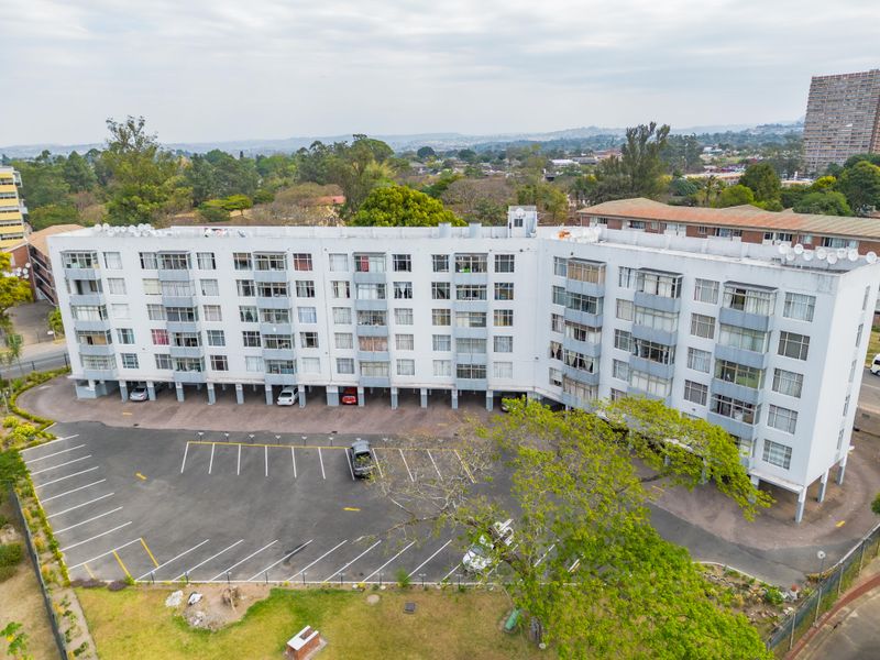 Investment Ready! Modern 1-Bed Flat with 2 Parking Bays - Photo 3