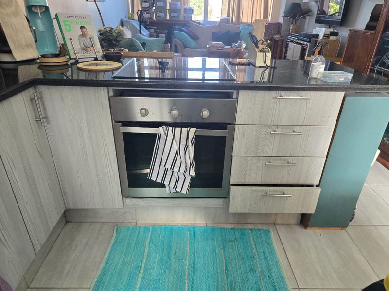 Investment Ready! Modern 1-Bed Flat with 2 Parking Bays - Photo 5