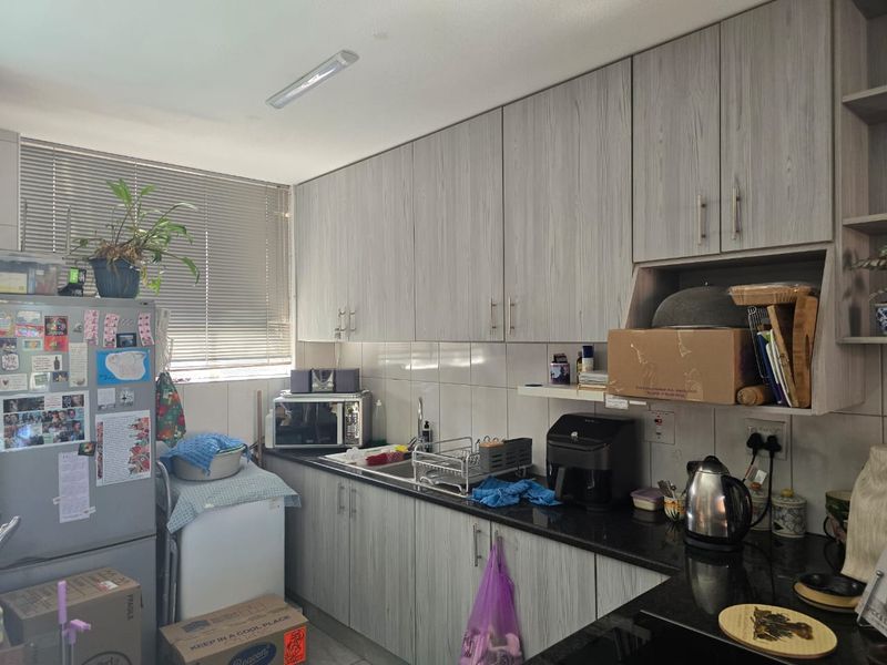 Investment Ready! Modern 1-Bed Flat with 2 Parking Bays - Photo 7