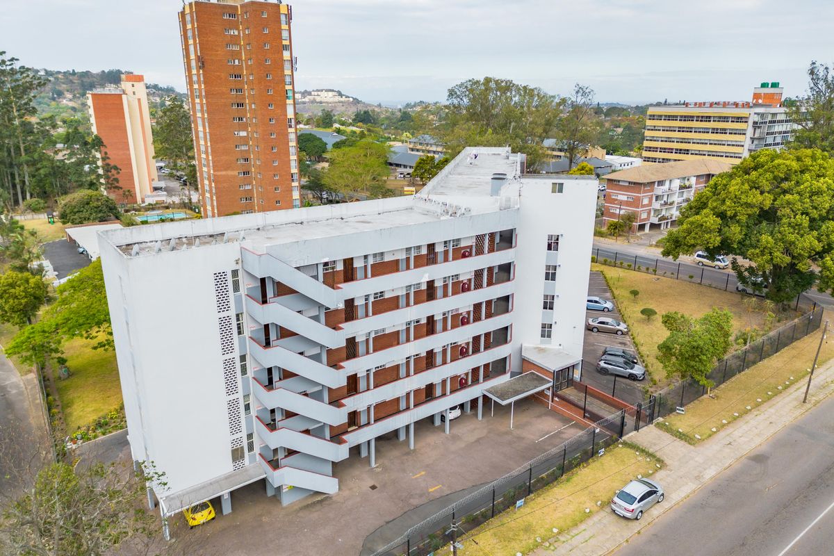 Investment Ready! Modern 1-Bed Flat with 2 Parking Bays - Photo 2