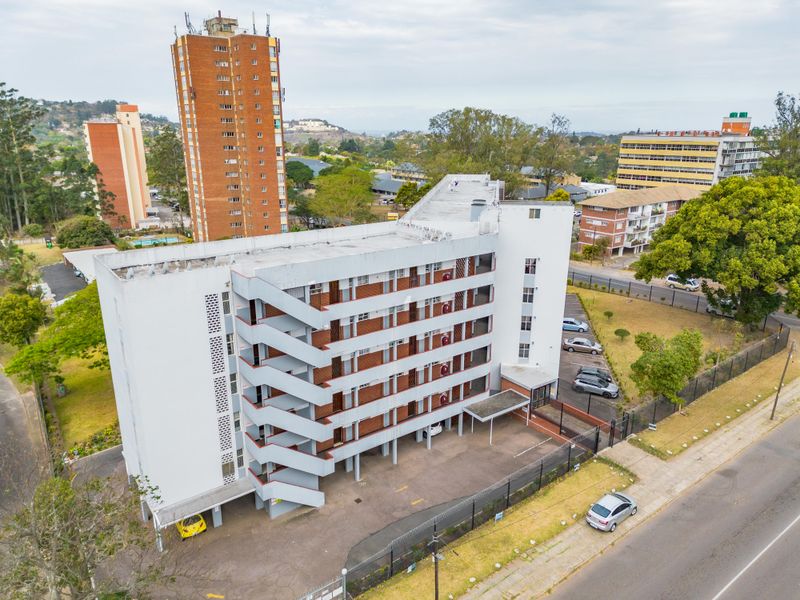 Investment Ready! Modern 1-Bed Flat with 2 Parking Bays - Photo 2