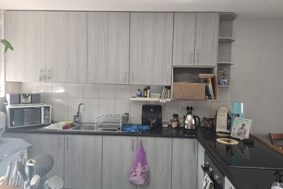 Investment Ready! Modern 1-Bed Flat with 2 Parking Bays - Photo 4