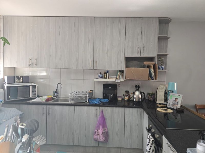 Investment Ready! Modern 1-Bed Flat with 2 Parking Bays - Photo 4