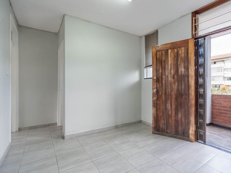 Investment Ready! Modern 1-Bed Flat with 2 Parking Bays - Photo 4