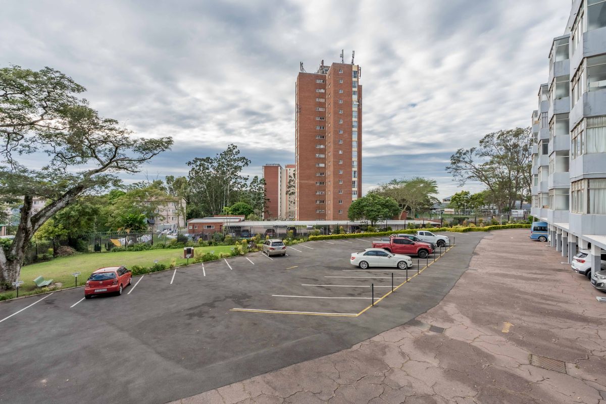 Investment Ready! Modern 1-Bed Flat with 2 Parking Bays - Photo 3