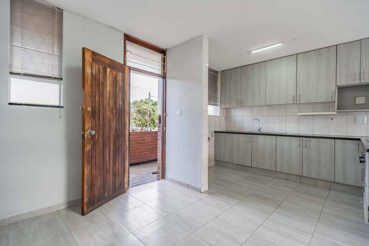 Investment Ready! Modern 1-Bed Flat with 2 Parking Bays - Photo 5