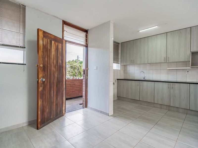 Investment Ready! Modern 1-Bed Flat with 2 Parking Bays - Photo 5