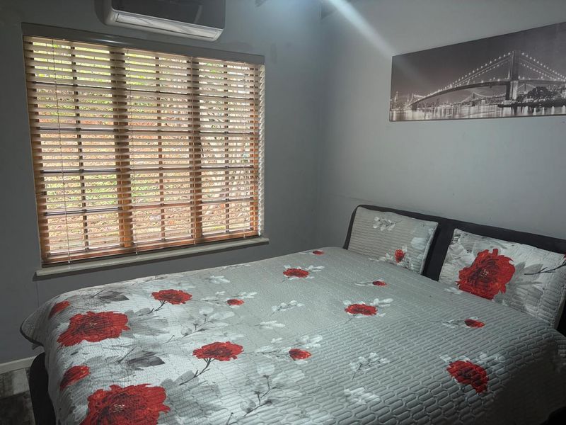 Charming Three Bedroom Townhouse in Popular Complex - Photo 10