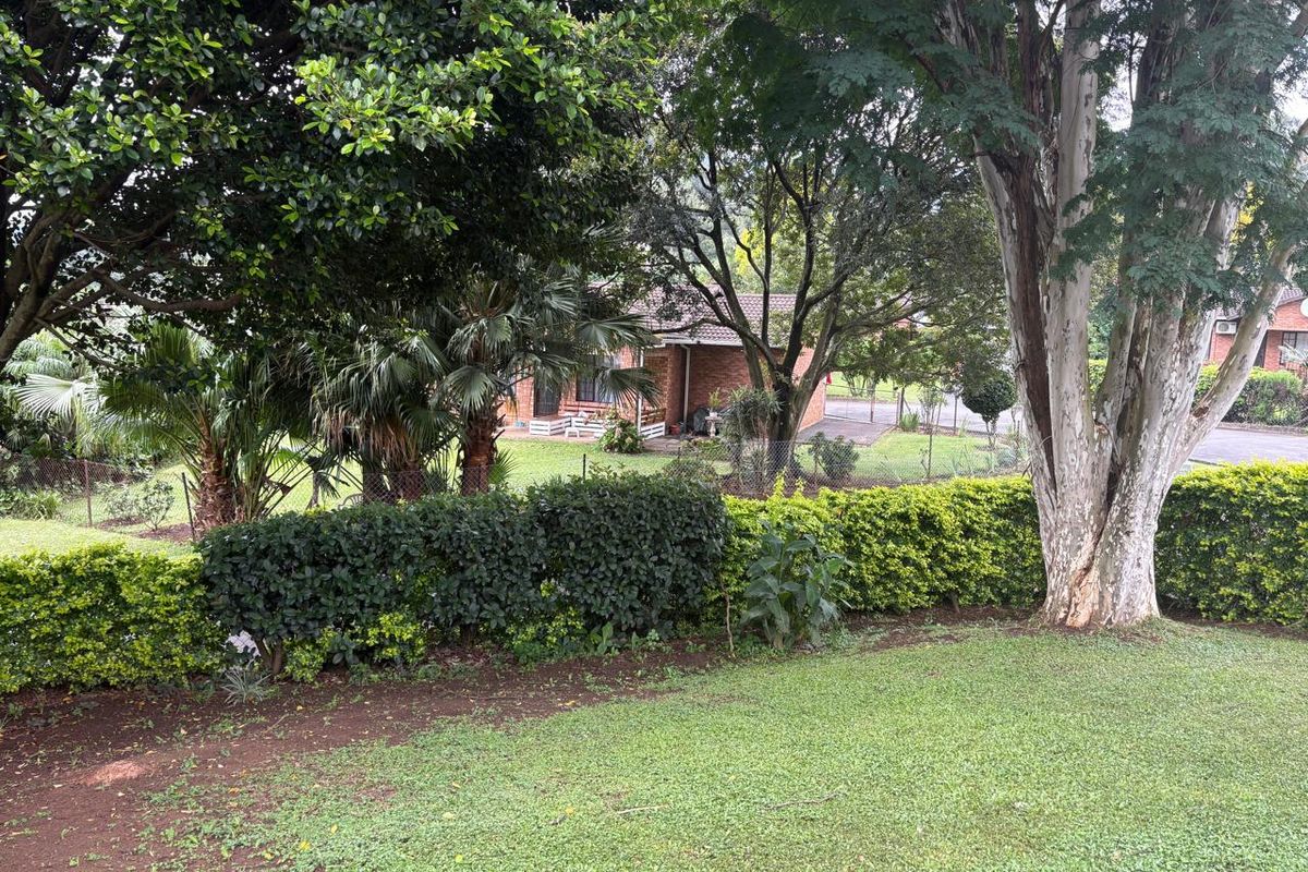 Charming Three Bedroom Townhouse in Popular Complex - Photo 2