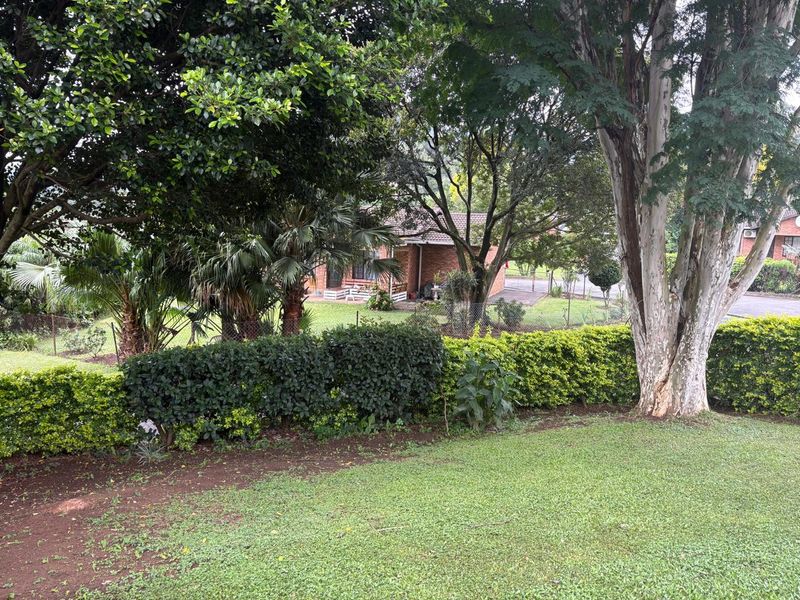 Charming Three Bedroom Townhouse in Popular Complex - Photo 2