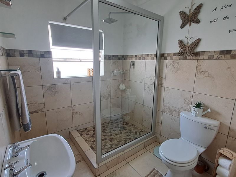 Modern Starter Home – Perfect Blend of Style & Comfort - Photo 6