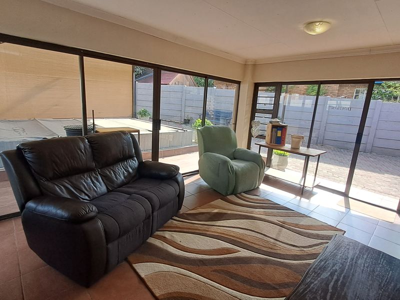 Modern Starter Home – Perfect Blend of Style & Comfort - Photo 9