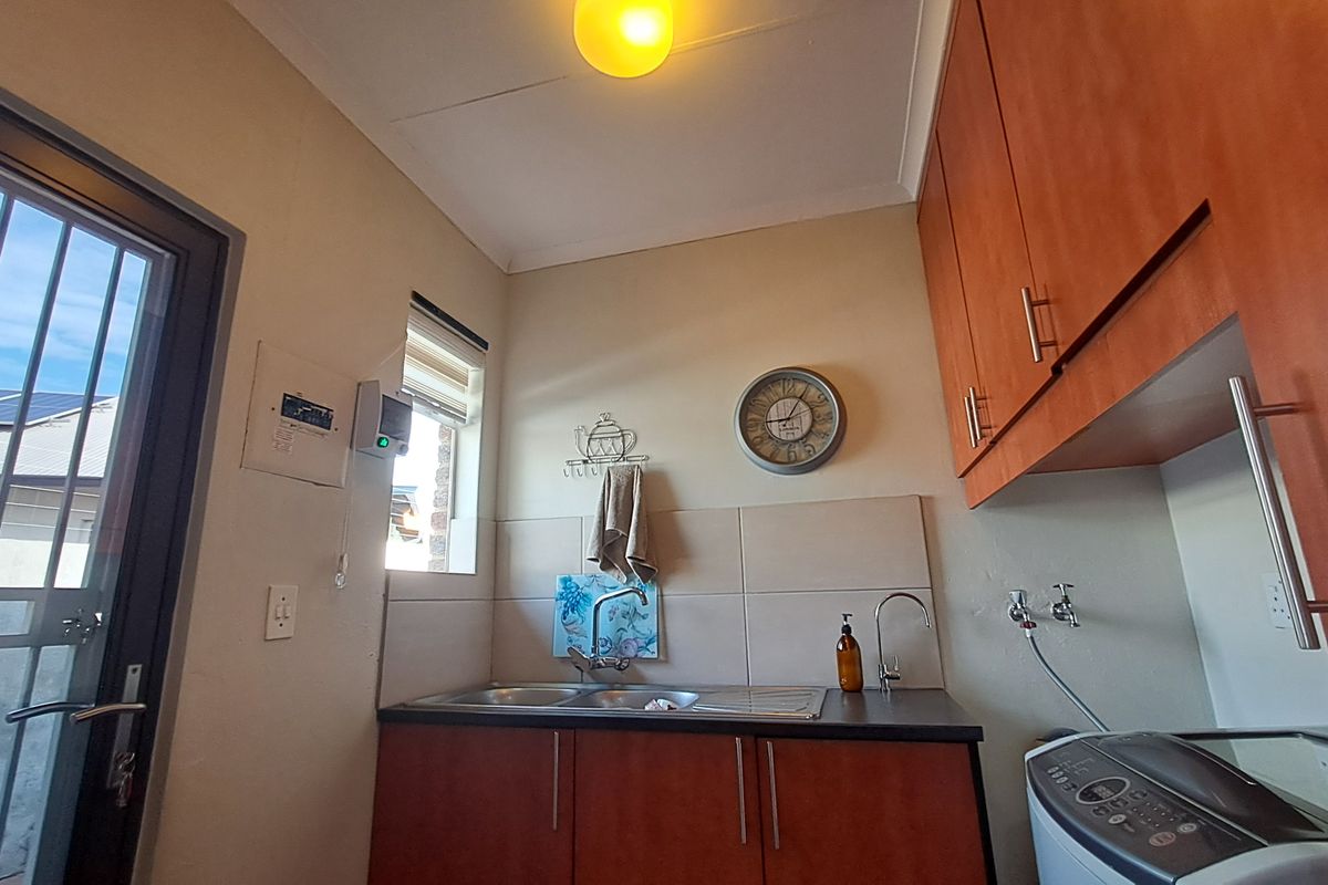 Modern Starter Home – Perfect Blend of Style & Comfort - Photo 4