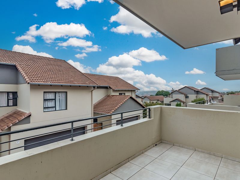 Stunning Large Family Unit In A Secure Estate - Photo 9