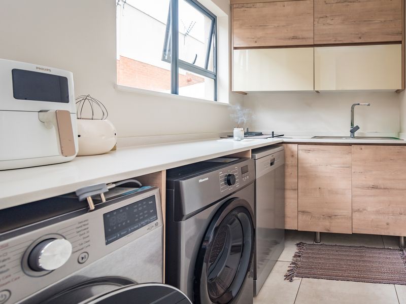 Stunning Large Family Unit In A Secure Estate - Photo 6