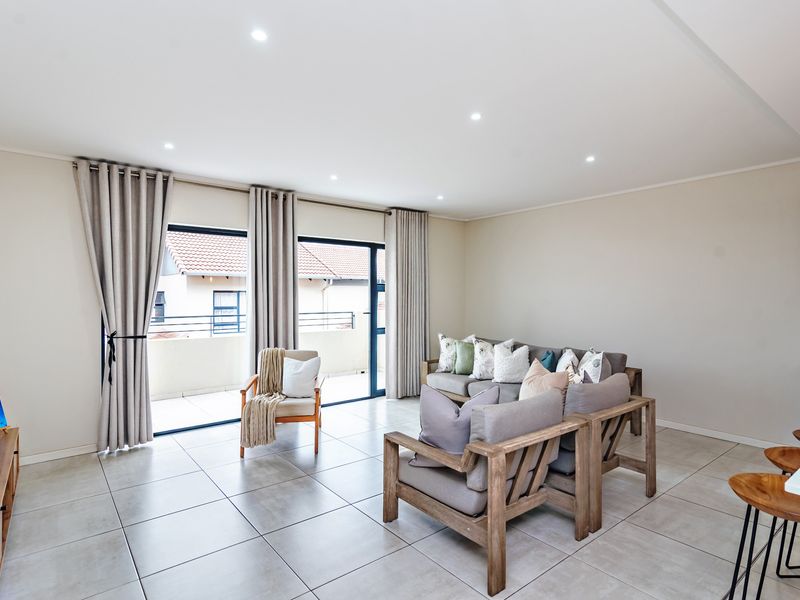 Stunning Large Family Unit In A Secure Estate - Photo 7