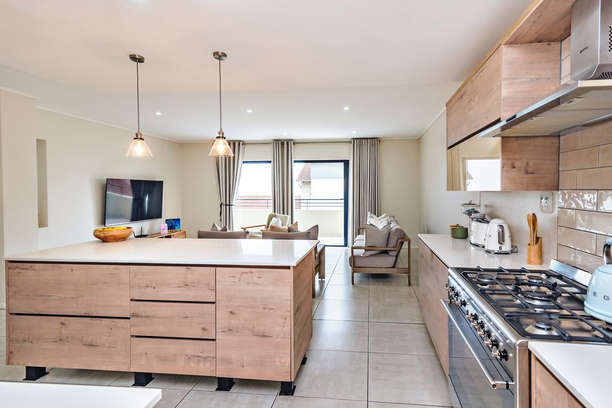 Stunning Large Family Unit In A Secure Estate - Photo 4