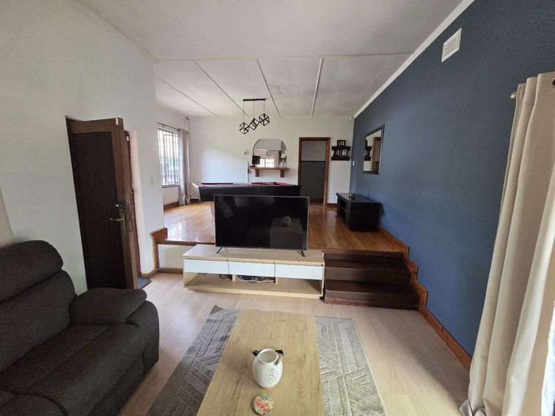 Exquisite 3 Bedroom Family Retreat/ Entertainers Paradise - Photo 5