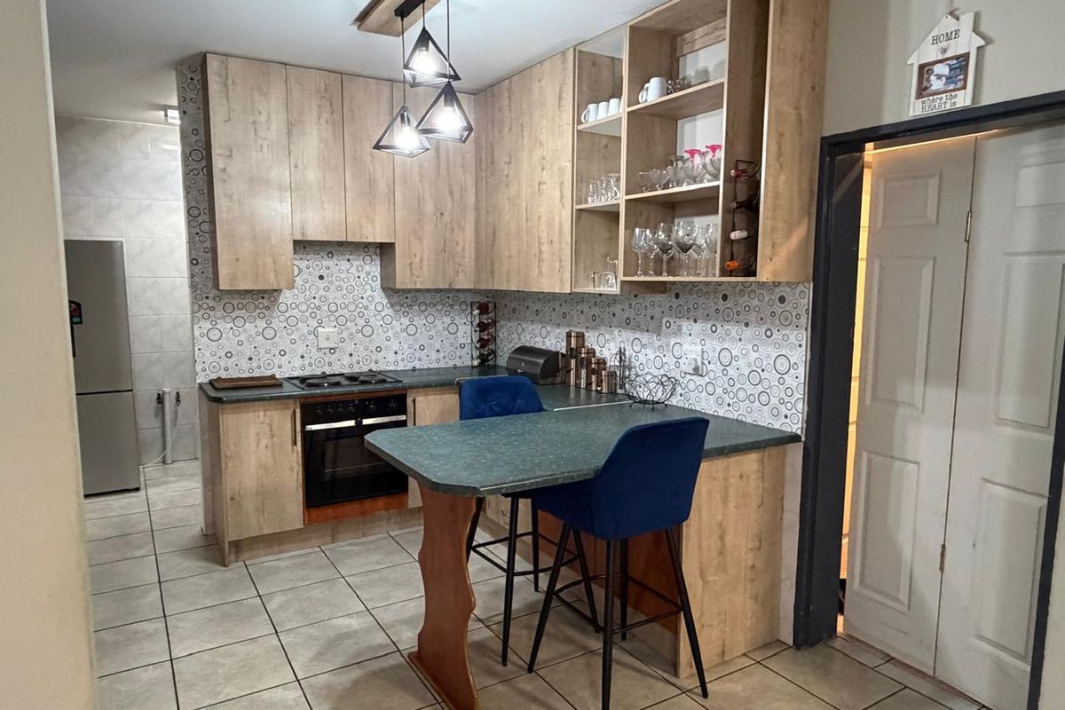 A beautiful duplex free standing property - Photo 3