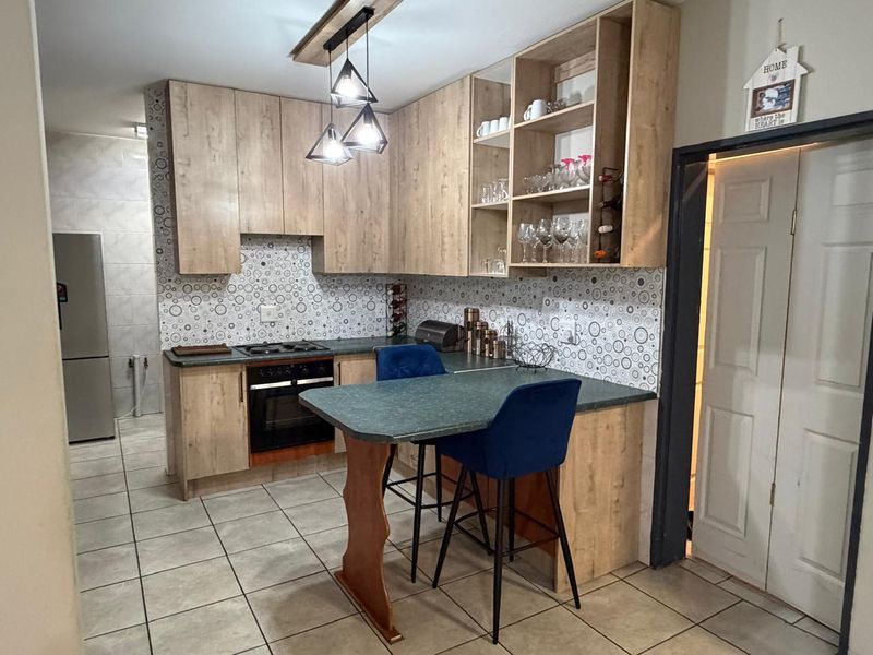 A beautiful duplex free standing property - Photo 3