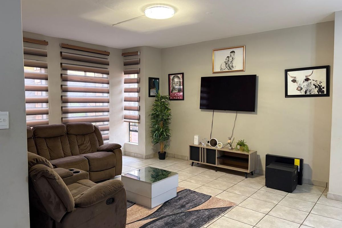 A beautiful duplex free standing property - Photo 5