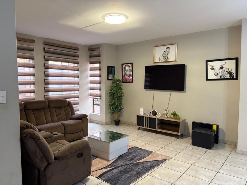 A beautiful duplex free standing property - Photo 5