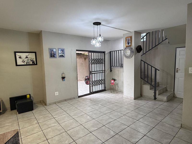 A beautiful duplex free standing property - Photo 7