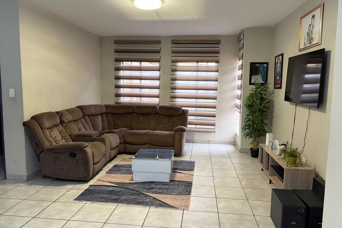 A beautiful duplex free standing property - Photo 4