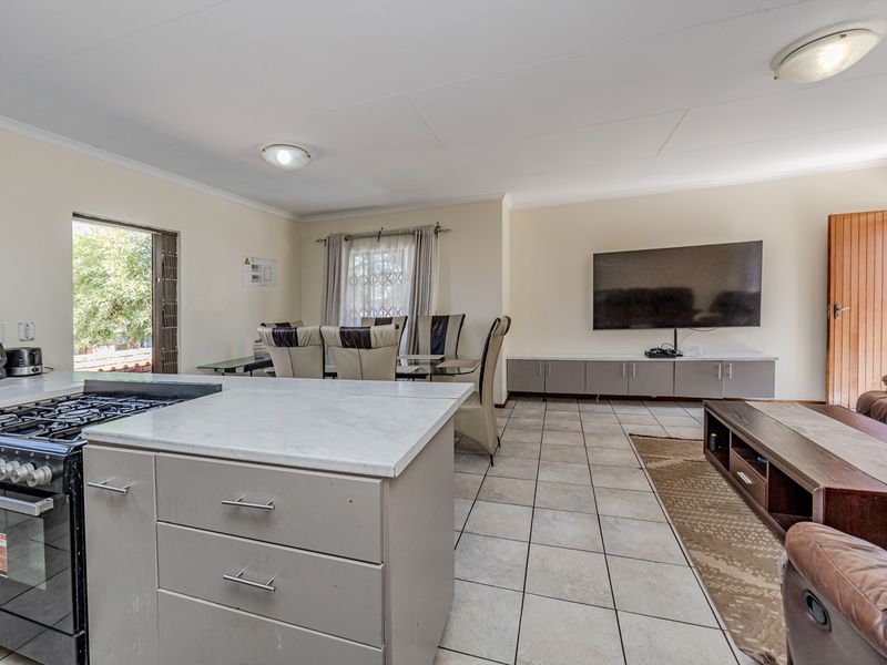 3 Bedroom Sectional Title For Sale – Secure & Convenient Living - Photo 4
