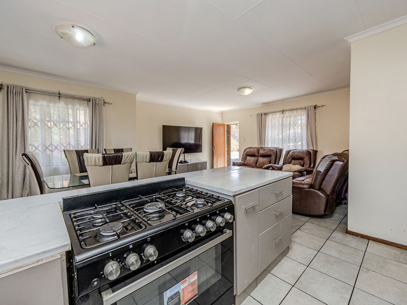 3 Bedroom Sectional Title For Sale – Secure & Convenient Living - Photo 5