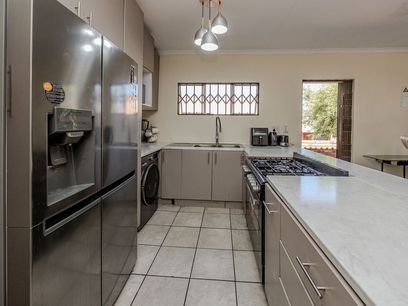 3 Bedroom Sectional Title For Sale – Secure & Convenient Living - Photo 3