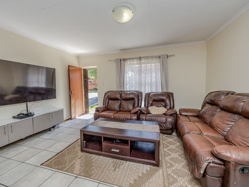 3 Bedroom Sectional Title For Sale – Secure & Convenient Living - Photo 10