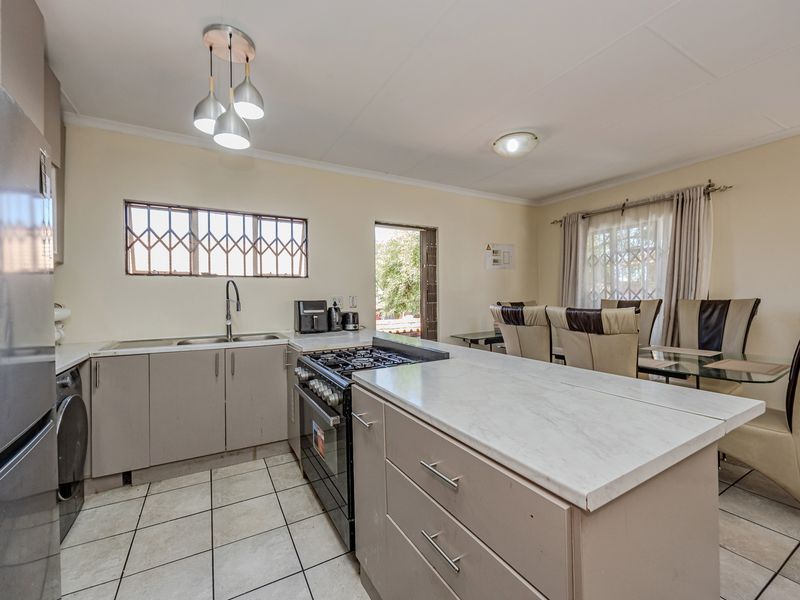 3 Bedroom Sectional Title For Sale – Secure & Convenient Living - Photo 2