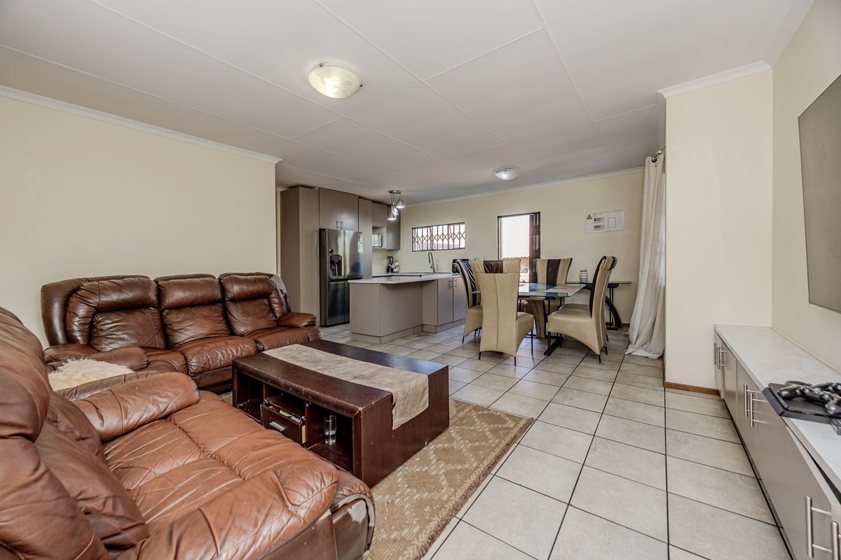 3 Bedroom Sectional Title For Sale – Secure & Convenient Living - Photo 4