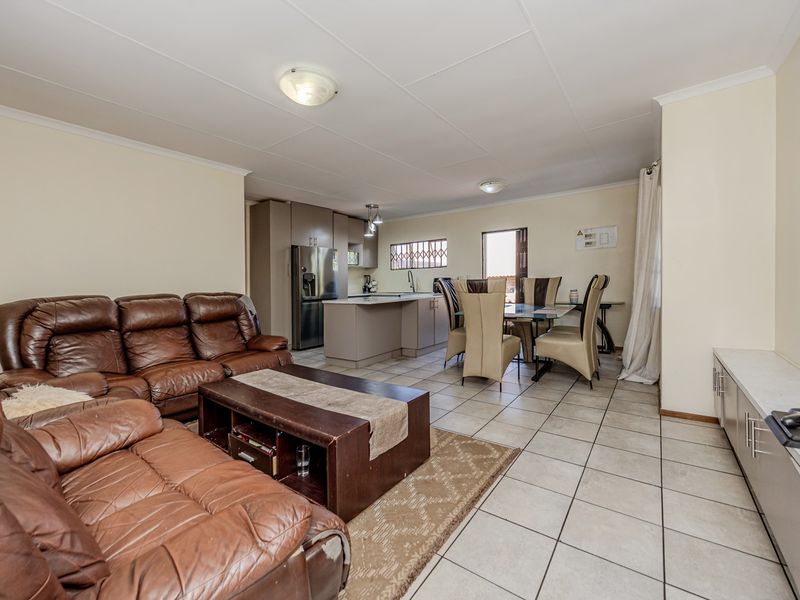 3 Bedroom Sectional Title For Sale – Secure & Convenient Living - Photo 4