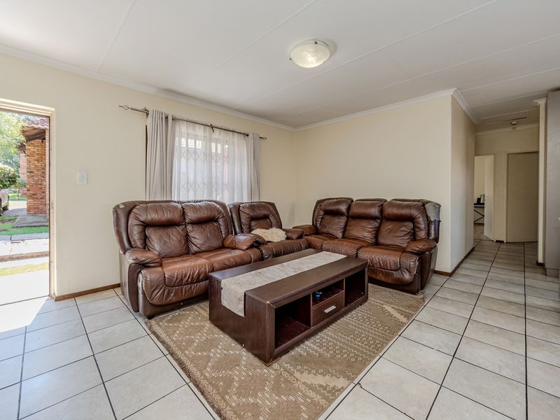 3 Bedroom Sectional Title For Sale – Secure & Convenient Living - Photo 10