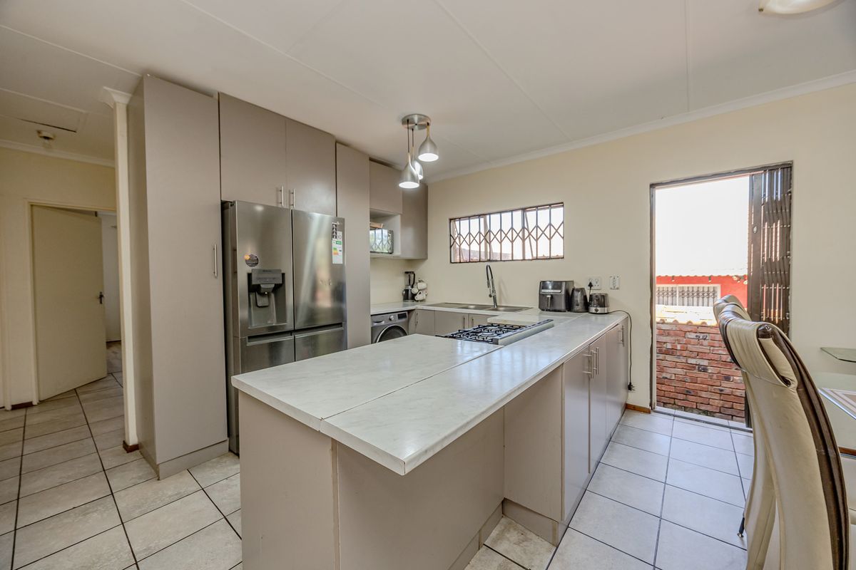 3 Bedroom Sectional Title For Sale – Secure & Convenient Living - Photo 2