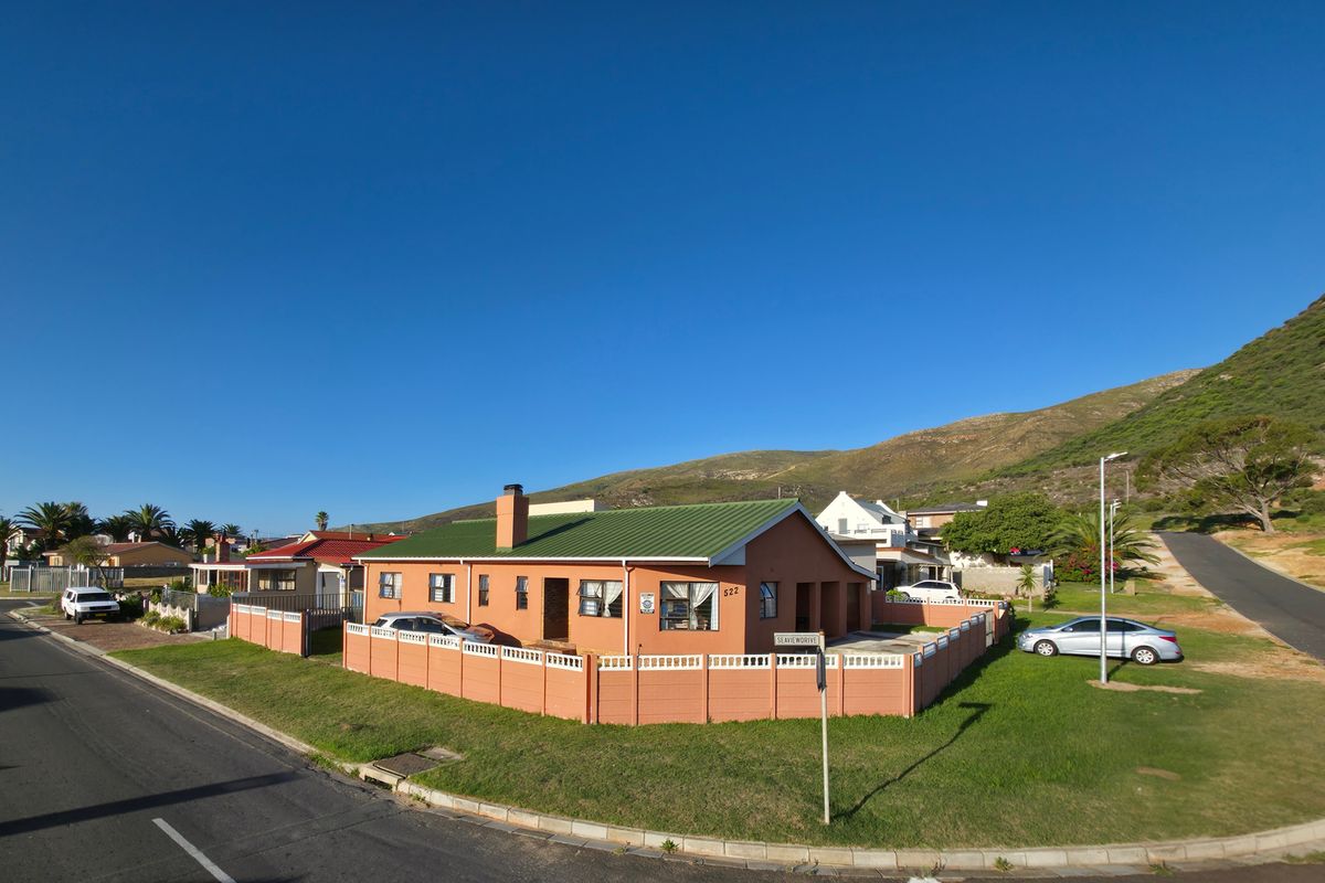 Unrivalled Mountain & Ocean Views in Prime Mountain View Setting - Photo 2