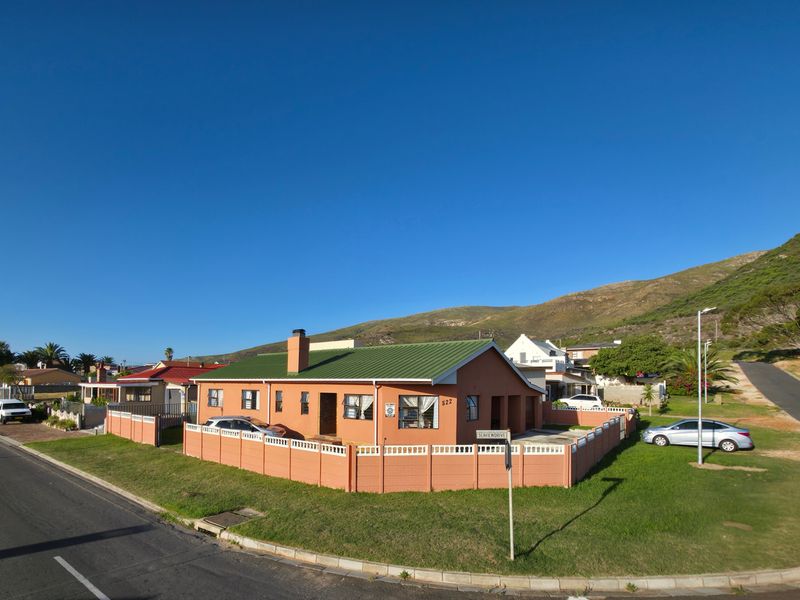 Unrivalled Mountain & Ocean Views in Prime Mountain View Setting - Photo 2