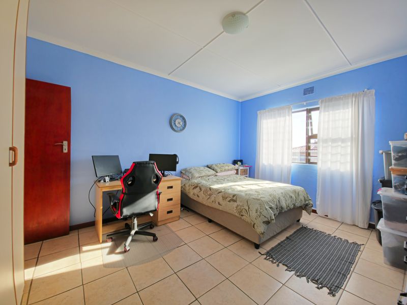 Unrivalled Mountain & Ocean Views in Prime Mountain View Setting - Photo 10