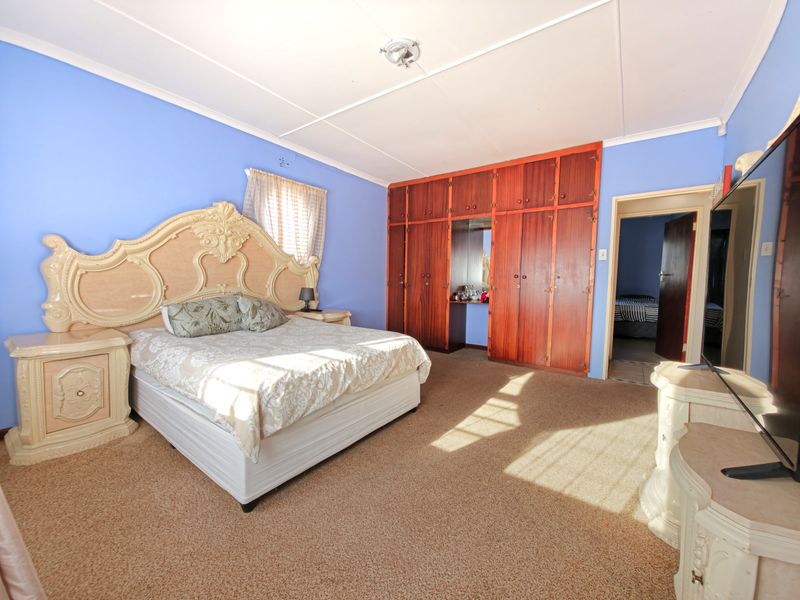 Unrivalled Mountain & Ocean Views in Prime Mountain View Setting - Photo 6