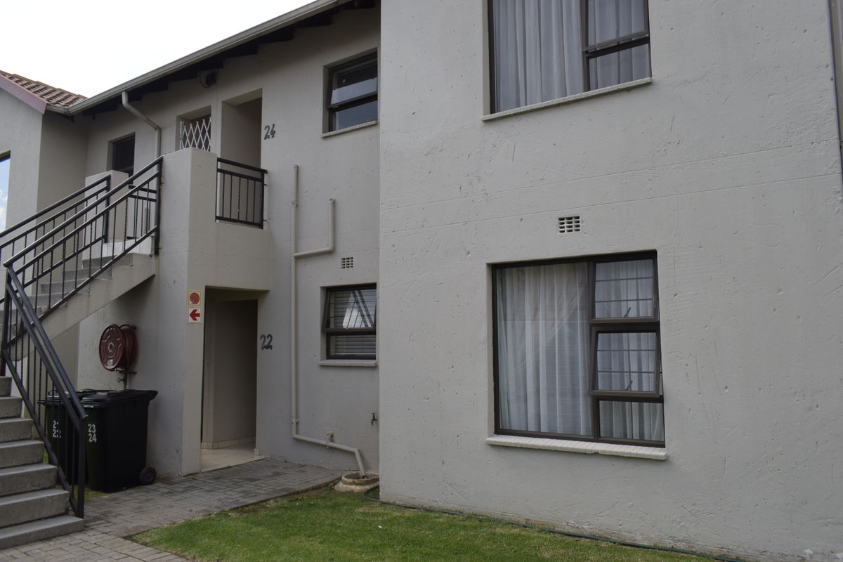 Modern 3 bedroom ground unit for sale in Parkrand - Photo 2