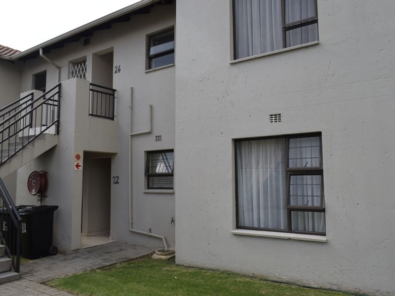 Modern 3 bedroom ground unit for sale in Parkrand - Photo 2