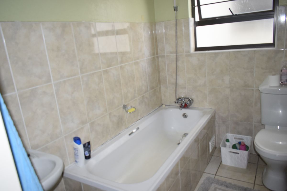 Modern 3 bedroom ground unit for sale in Parkrand - Photo 5