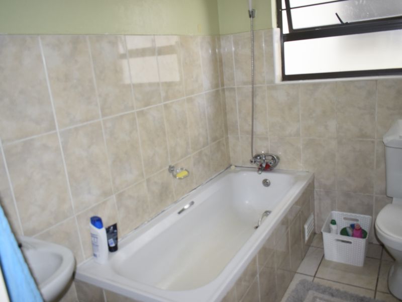 Modern 3 bedroom ground unit for sale in Parkrand - Photo 5