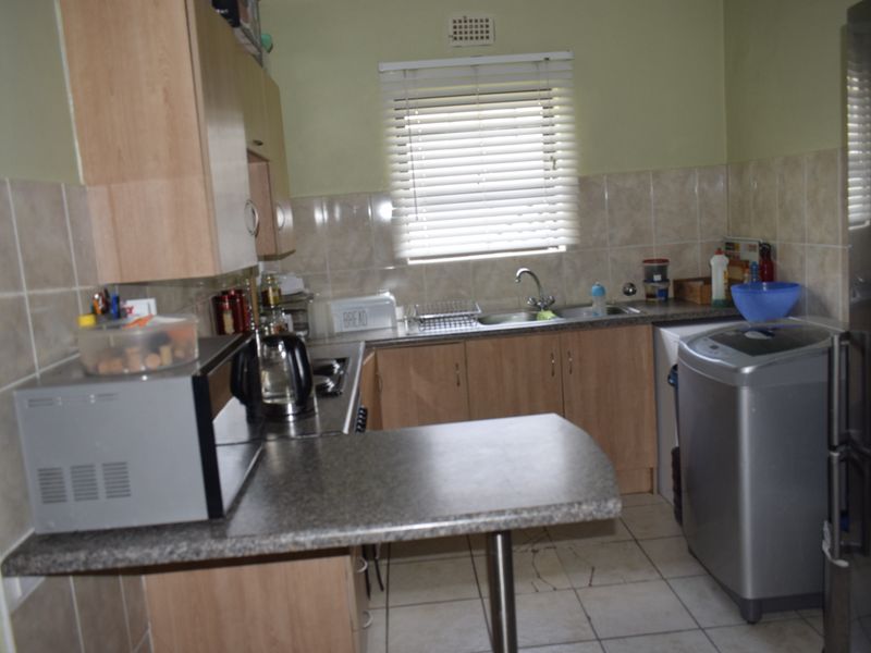 Modern 3 bedroom ground unit for sale in Parkrand - Photo 9