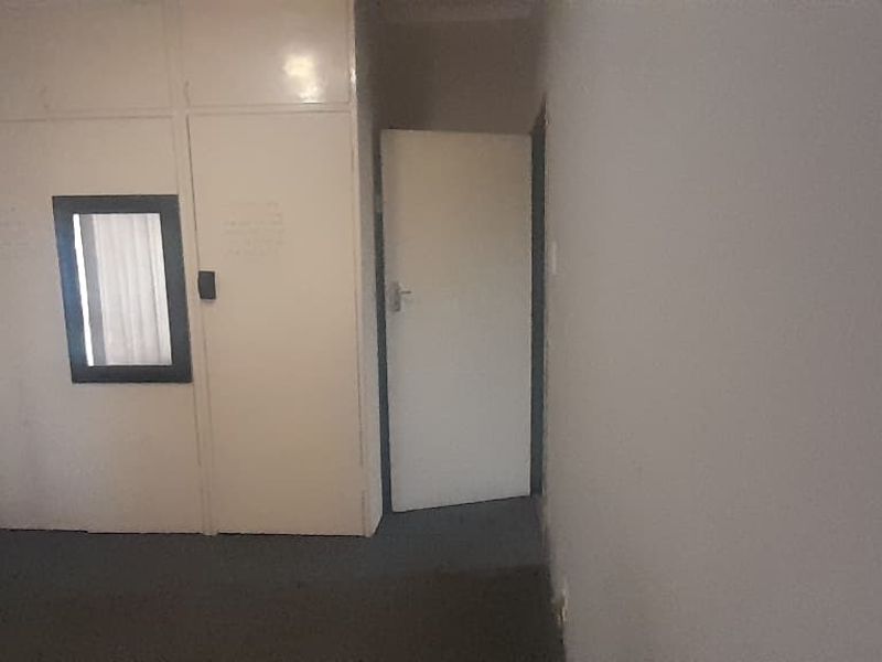 Family home up for grabs - Photo 10