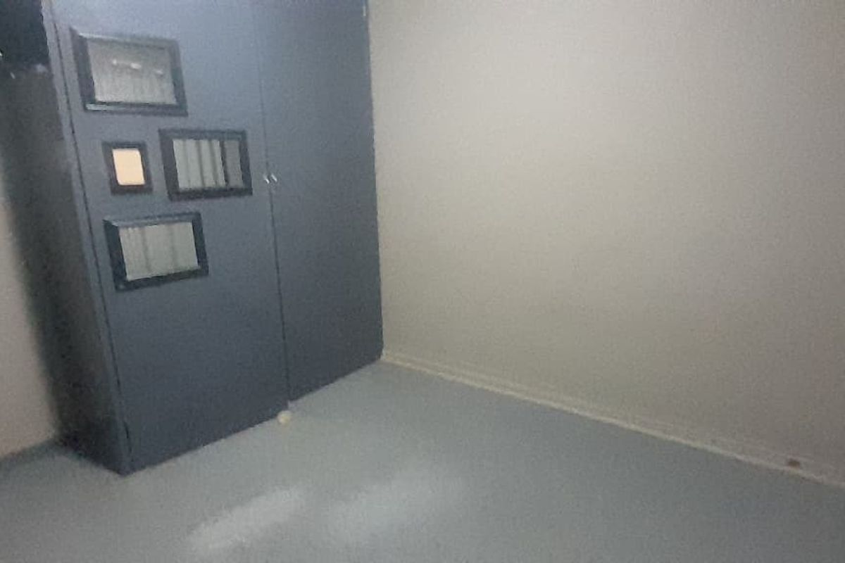 Family home up for grabs - Photo 5