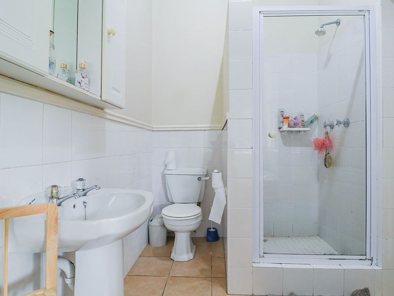 Secure and Central - Generous Family Home Off Hallack Drive - Photo 4